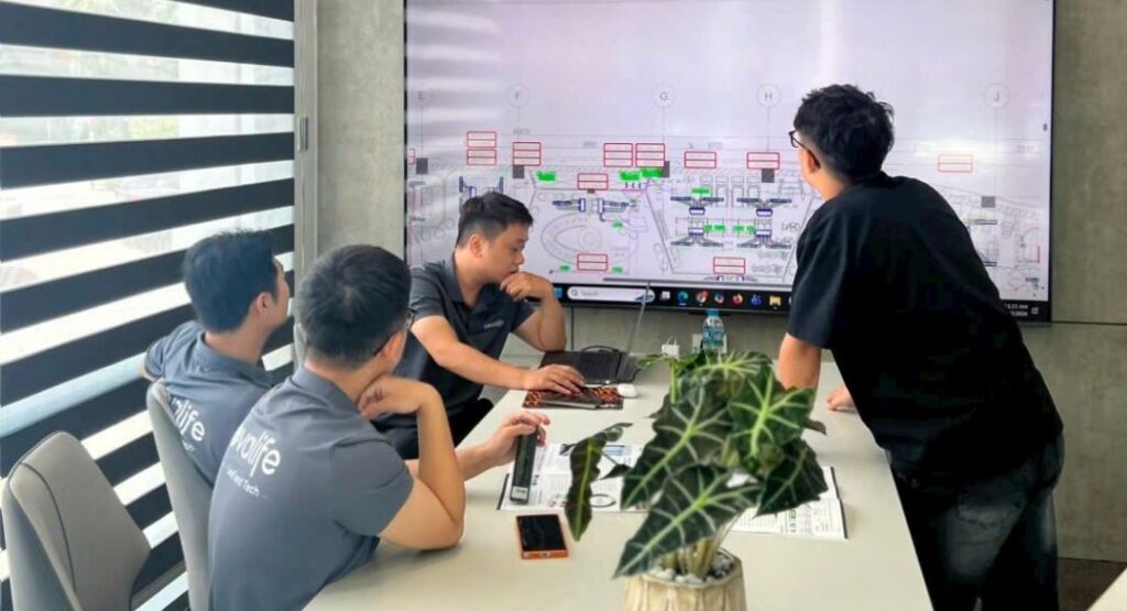 Đội ngũ kỹ thuật Novalife họp triển khai phương án thi công