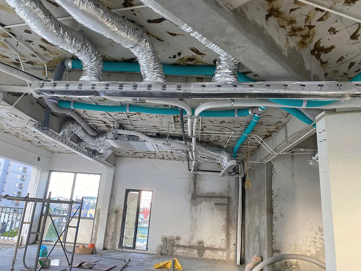 Lắp máy cấp khí tươi Novalife cho biệt thự liền kề tại Times City, Hà Nội Tổng thể biệt thự liền kề Times City giai đoạn thô với hệ thống ống gió cấp khí tươi Novalife chạy trên trần
