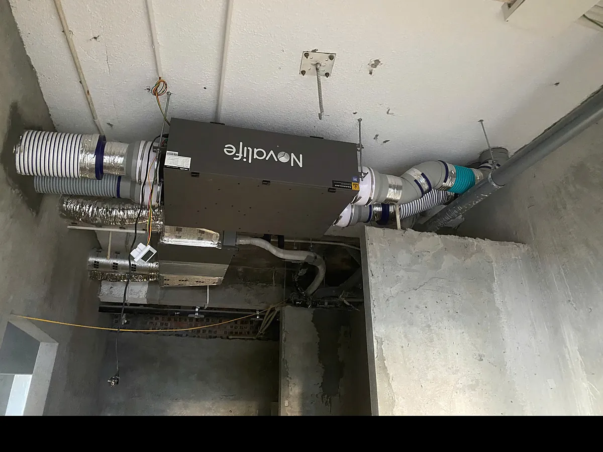 Lắp máy cấp khí tươi Novalife cho biệt thự liền kề tại Times City, Hà Nội Máy cấp khí tươi Novalife NV 400 treo trong khoang trần biệt thự liền kề Times City