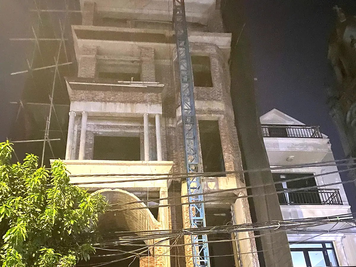 Mặt tiền nhà phố 5 tầng đang thi công tại Hoài Đức, Hà Nội